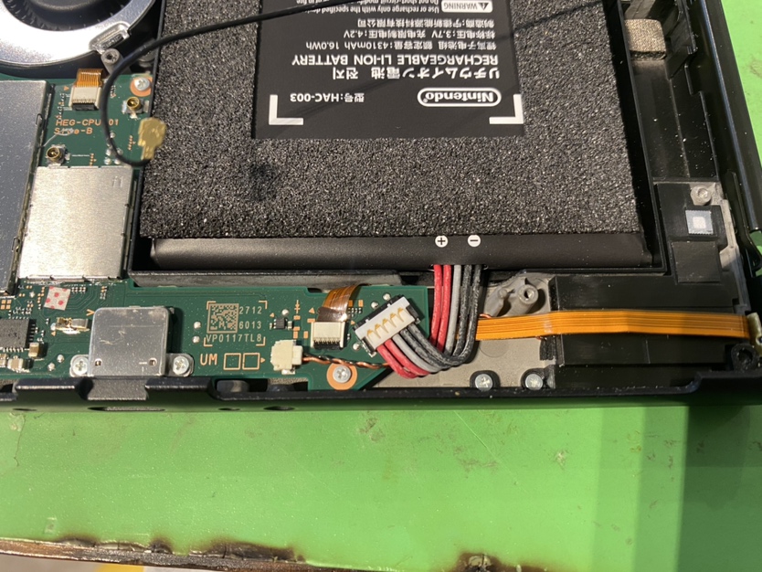 Nintendo Switch(有機ELモデル)レール交換 横浜関内本店