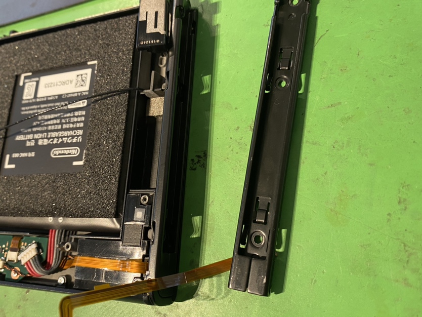 Nintendo Switch（有機ELモデル）本体レール交換 横浜関内本店