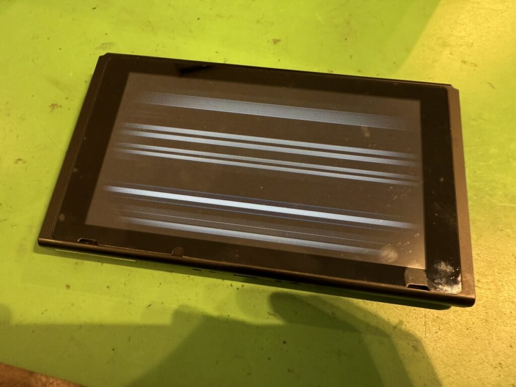 Switch 液晶に線 関内