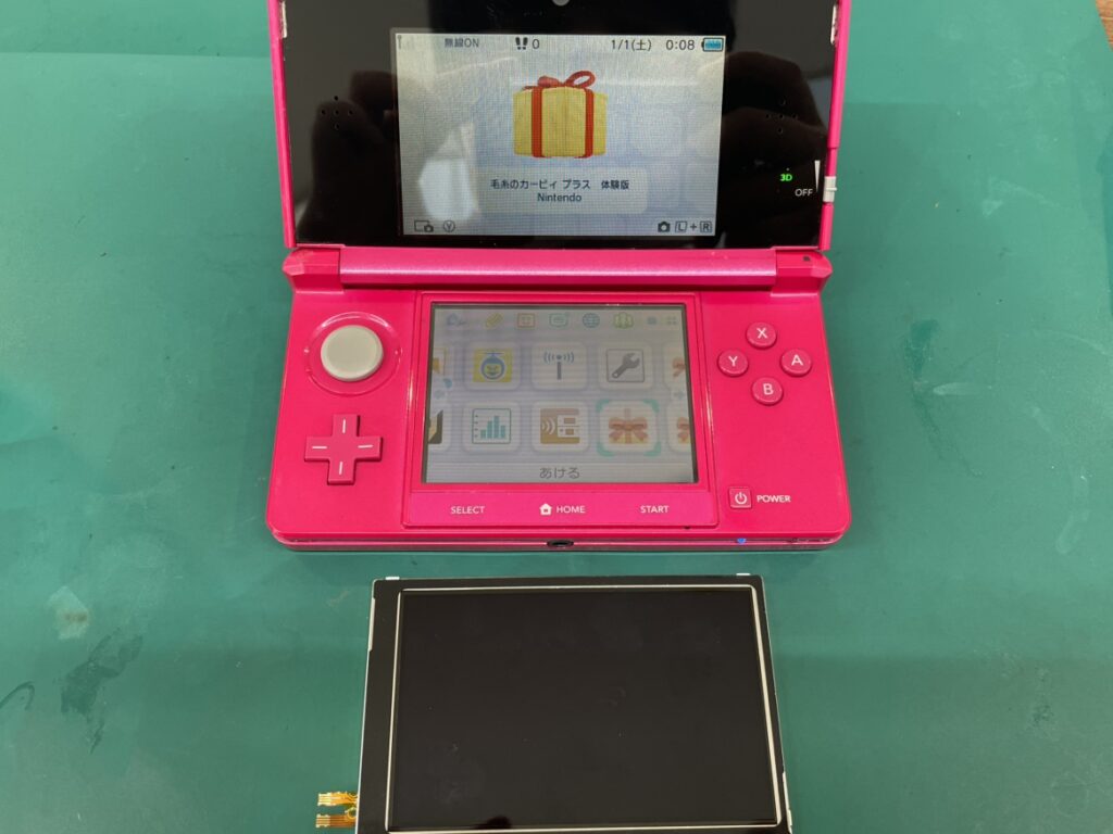 3DS液晶に黒いシミ　衣笠