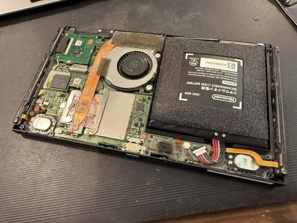 Nintendo Switch バッテリー膨張 関内
