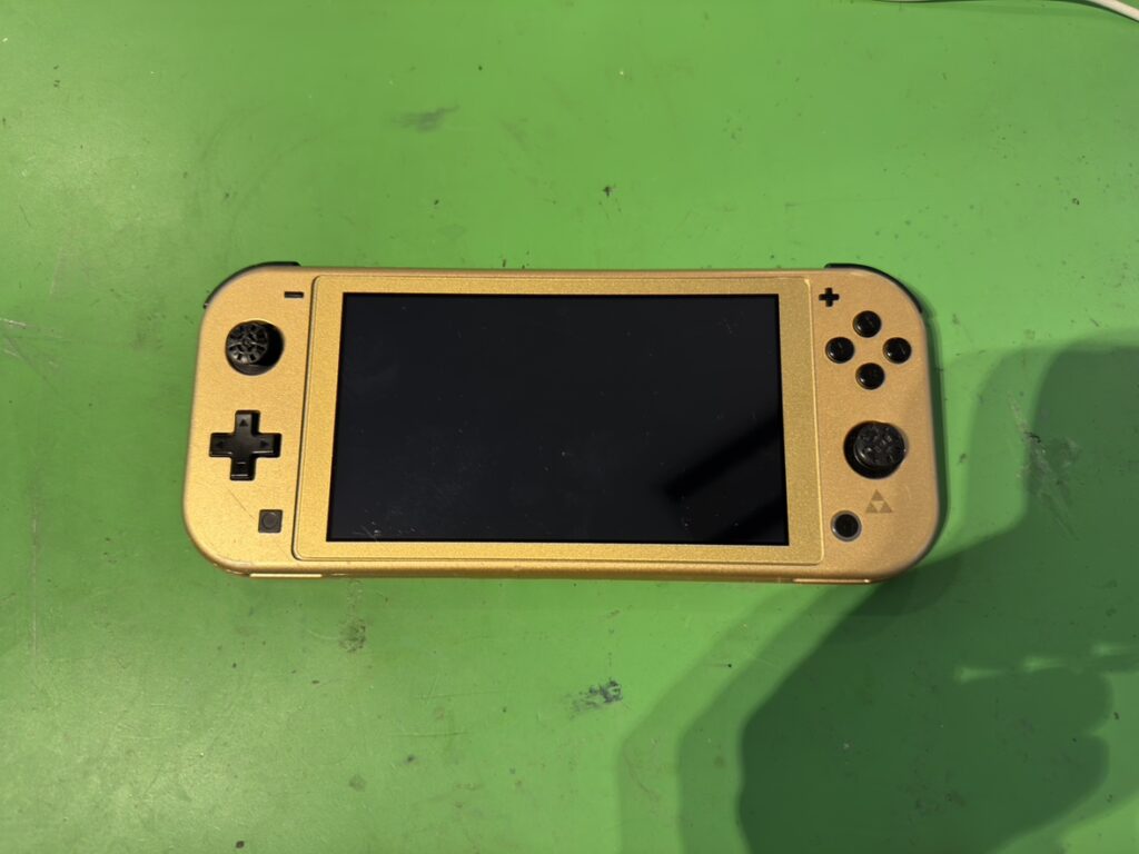 ソフトが認識されずエラーが出るSwitch LiteをSwitch修理ドットコム横浜関内本店で受付