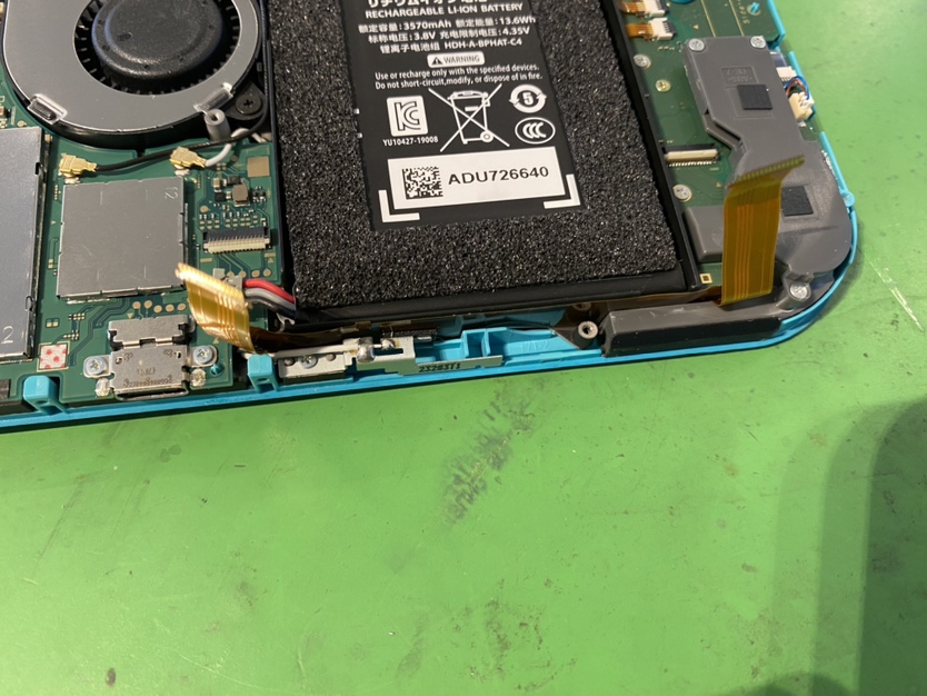 SwitchLite 中間ケーブル交換 修理 横浜関内本店
