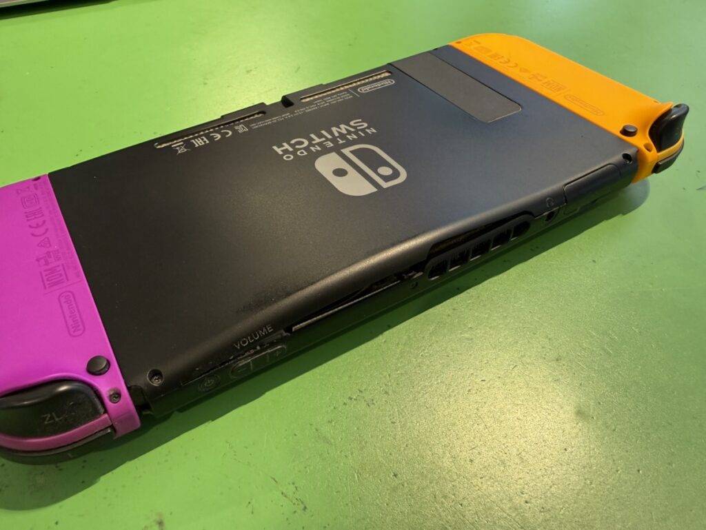 NintendoSwitchのバッテリー 膨張 修理