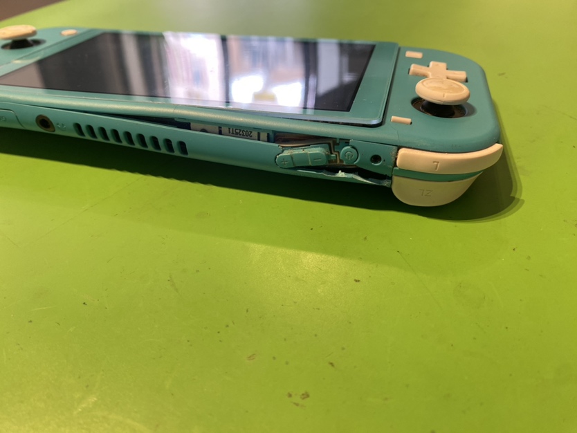 Switch Lite バッテリー膨張 横浜関内本店